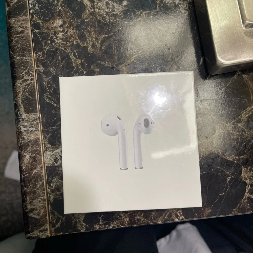 Apple AirPods with Wireless Charging Case - Classic White
